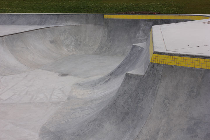 Rabalder Parken Bowl Curb